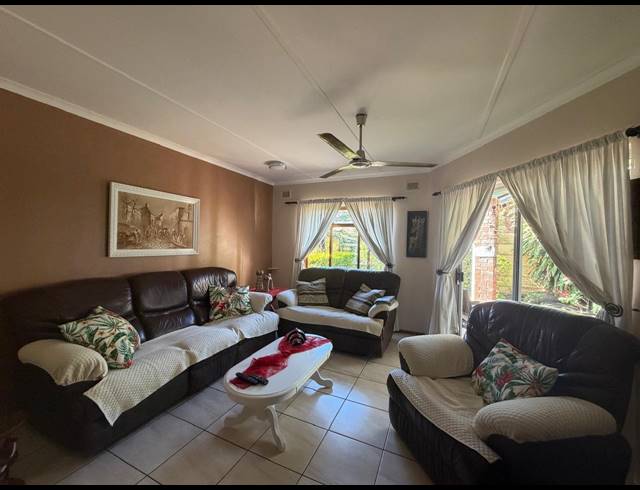 3 BEDROOM FREEHOLD FOR SALE IN MEER EN SEE